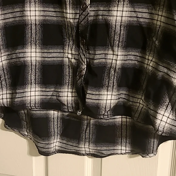 Lady's Top - Picture 3 of 3